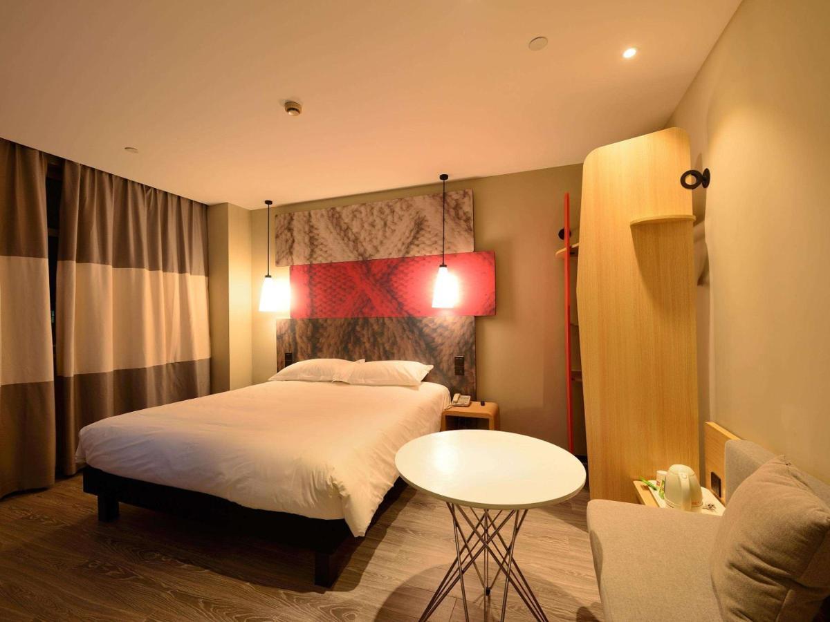 Ibis Shanghai New Hongqiao Exterior photo