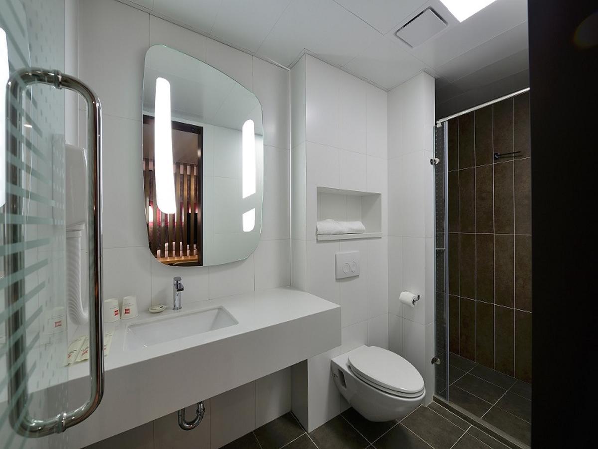 Ibis Shanghai New Hongqiao Exterior photo